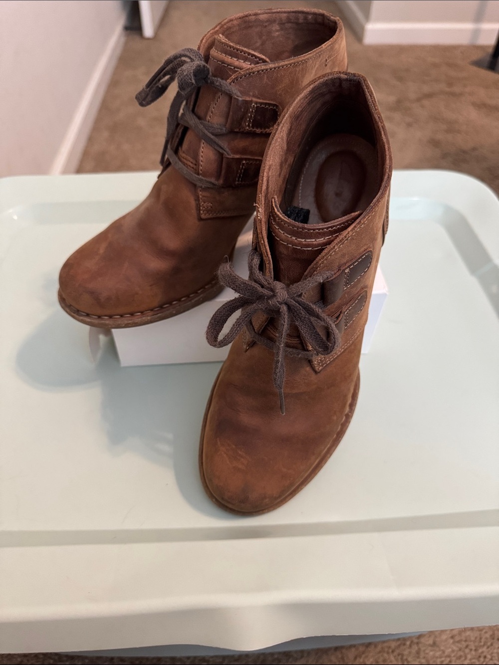 Clarks Carleta Lyon brown leather ankle boots. Size 8
